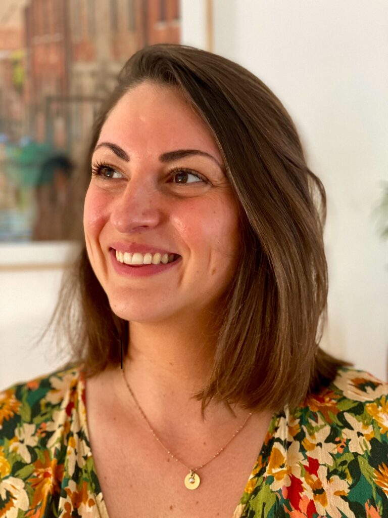 Justine, éducatrice chiens, comportementaliste chiens et chats, Complicité Animale